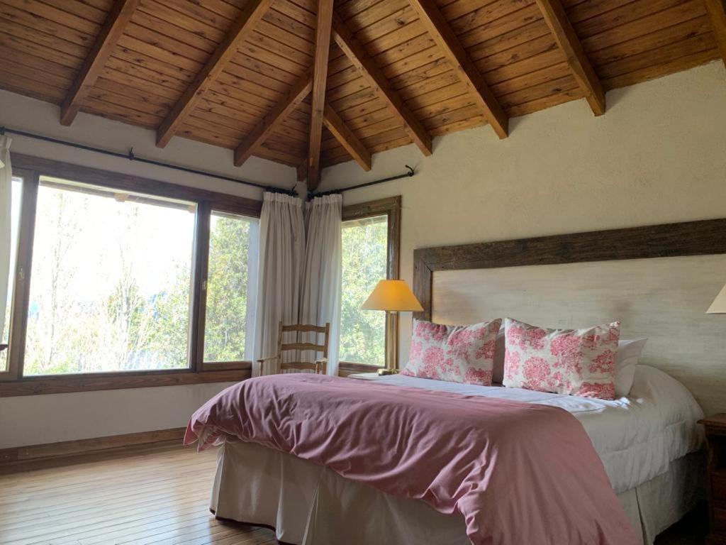 Arelauquen Bungalows & Suites San Carlos de Bariloche Exterior photo