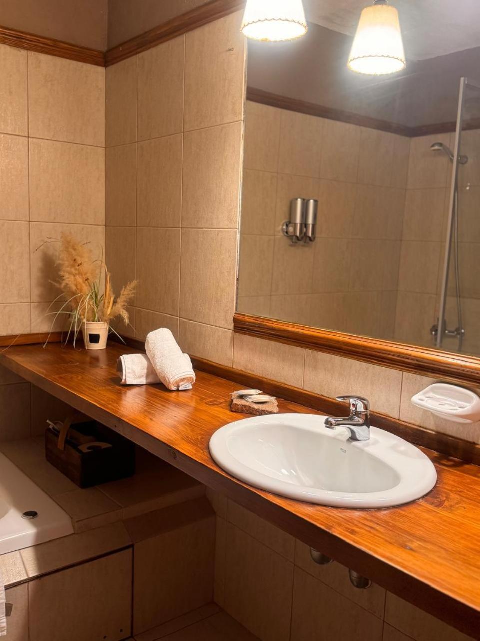 Arelauquen Bungalows & Suites San Carlos de Bariloche Exterior photo
